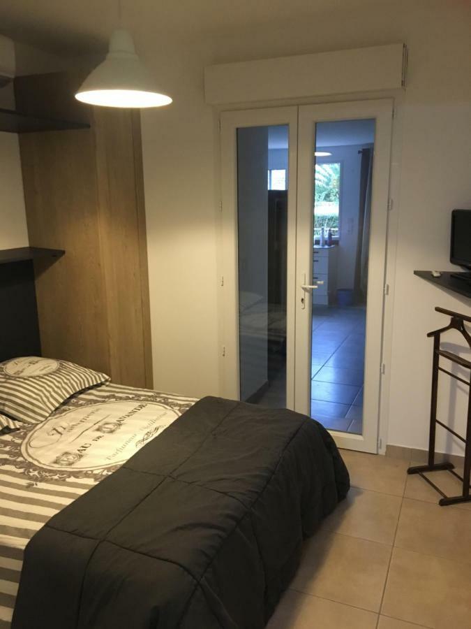 Au Domaine De Lea Apartamento Hyères Exterior foto